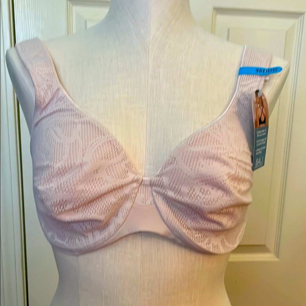 Bali Women's Soft Pink Lace Bra